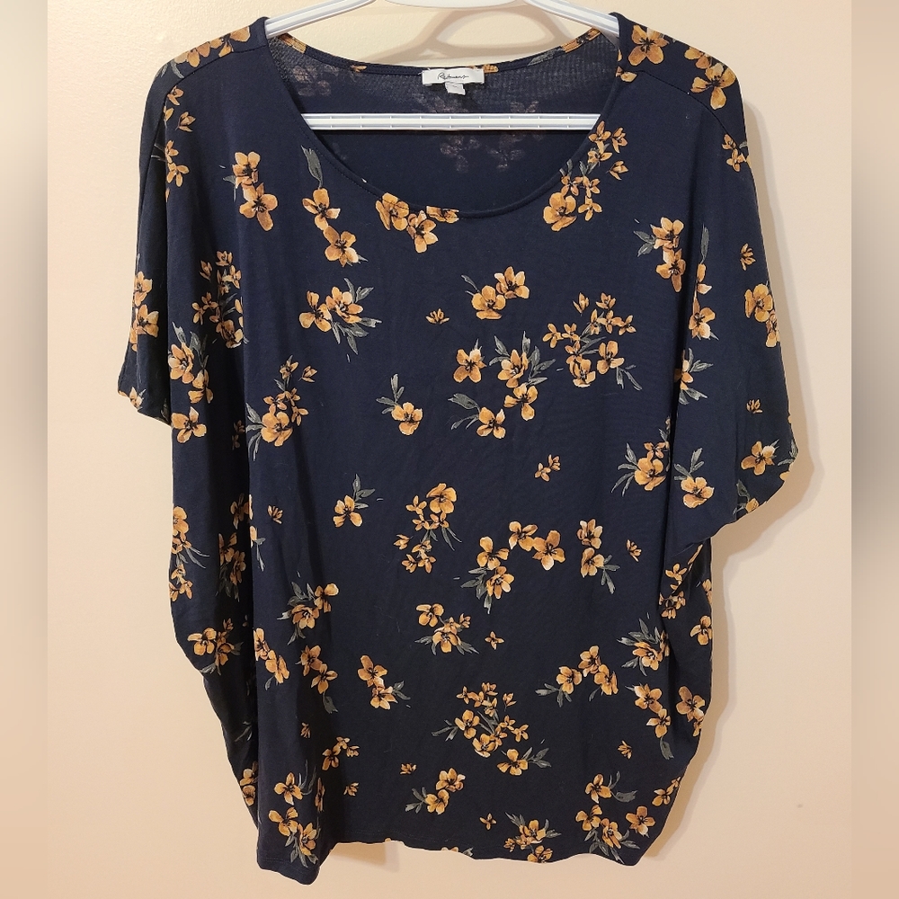 🌟Navy Floral Blouse Size 2X